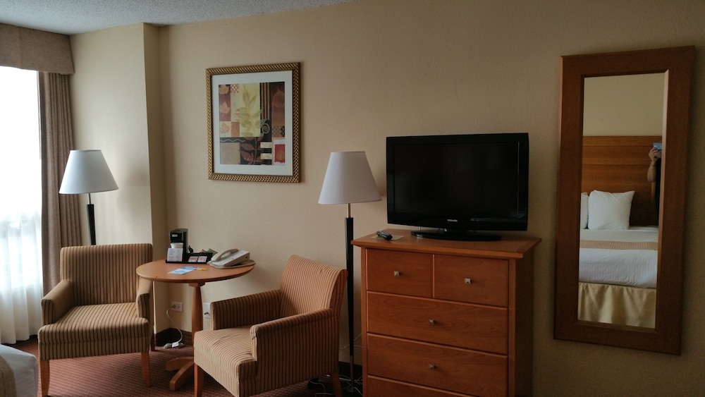 Days Inn by Wyndham Edmonton Downtown 35/38
