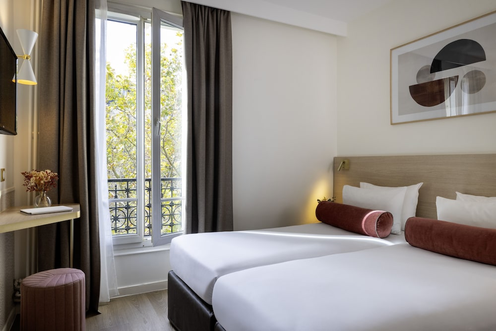 ROOM, TWIN BEDS