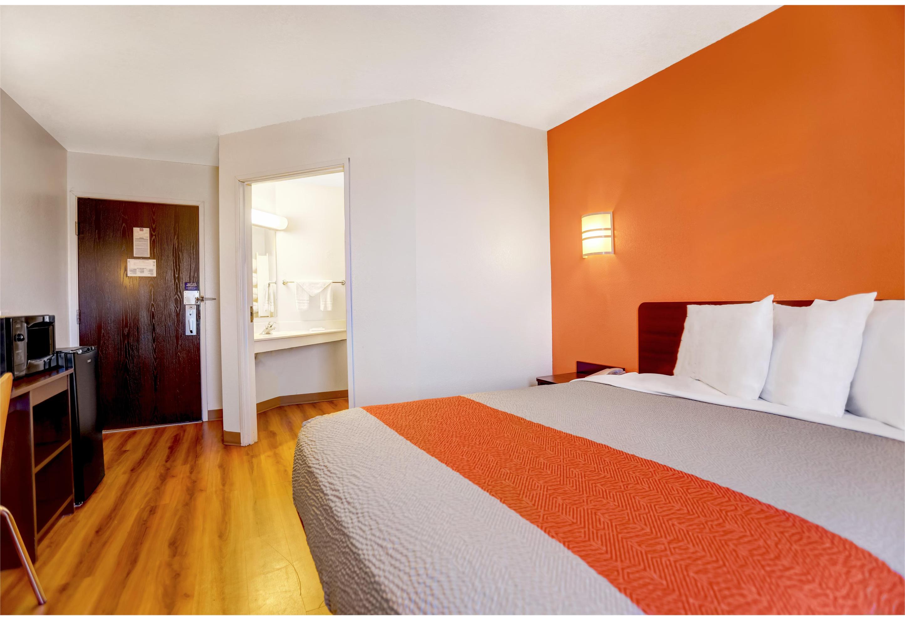 1 Queen Bed - Non-Smoking, Motel6 Benson, AZ 2/9