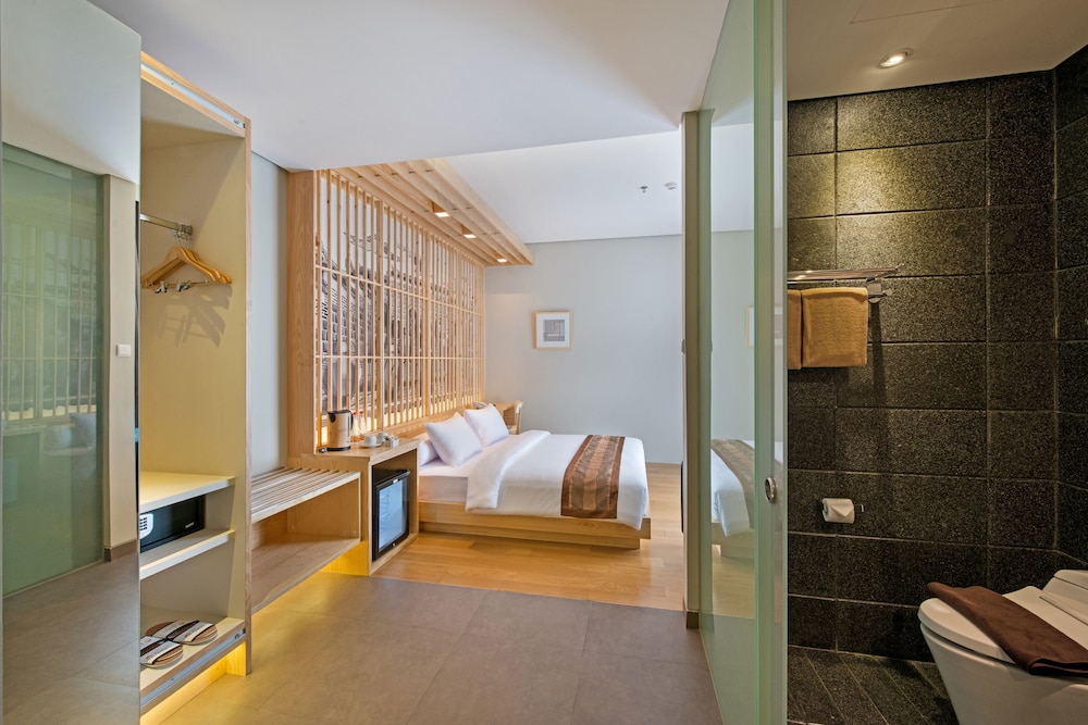 Tama Boutique Hotel 50/50