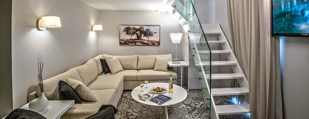 Swell Boutique Hotel 15/38