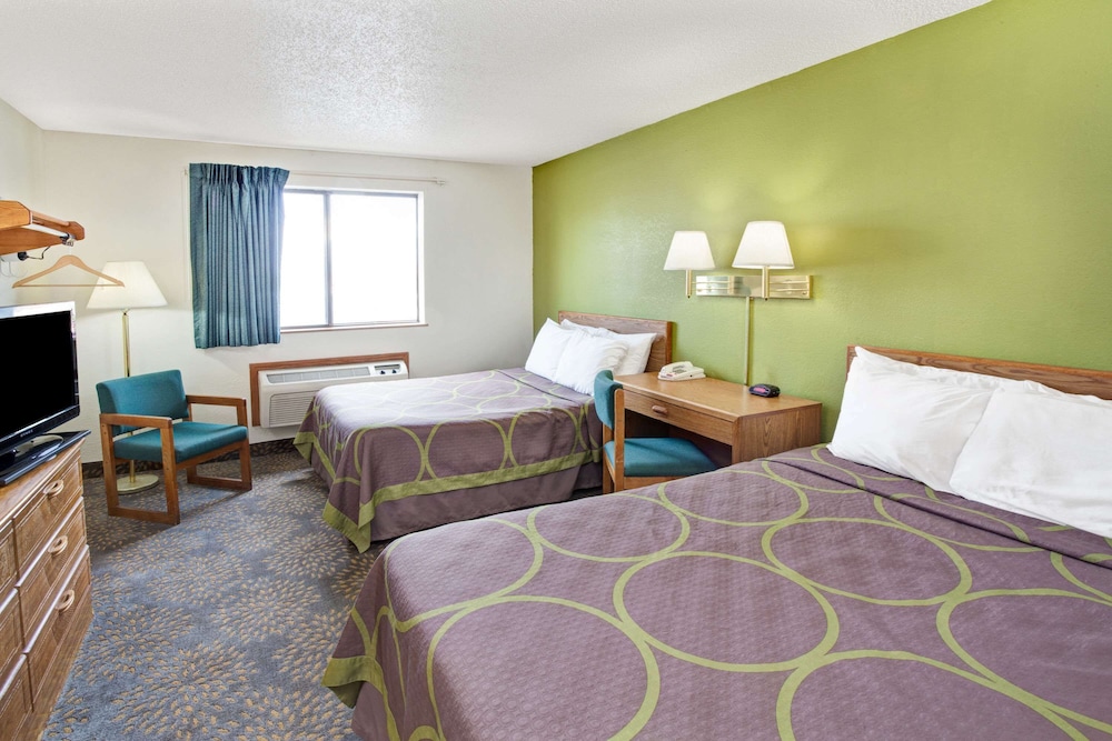 Super 8 by Wyndham Mokena/Frankfort /I-80 15/27