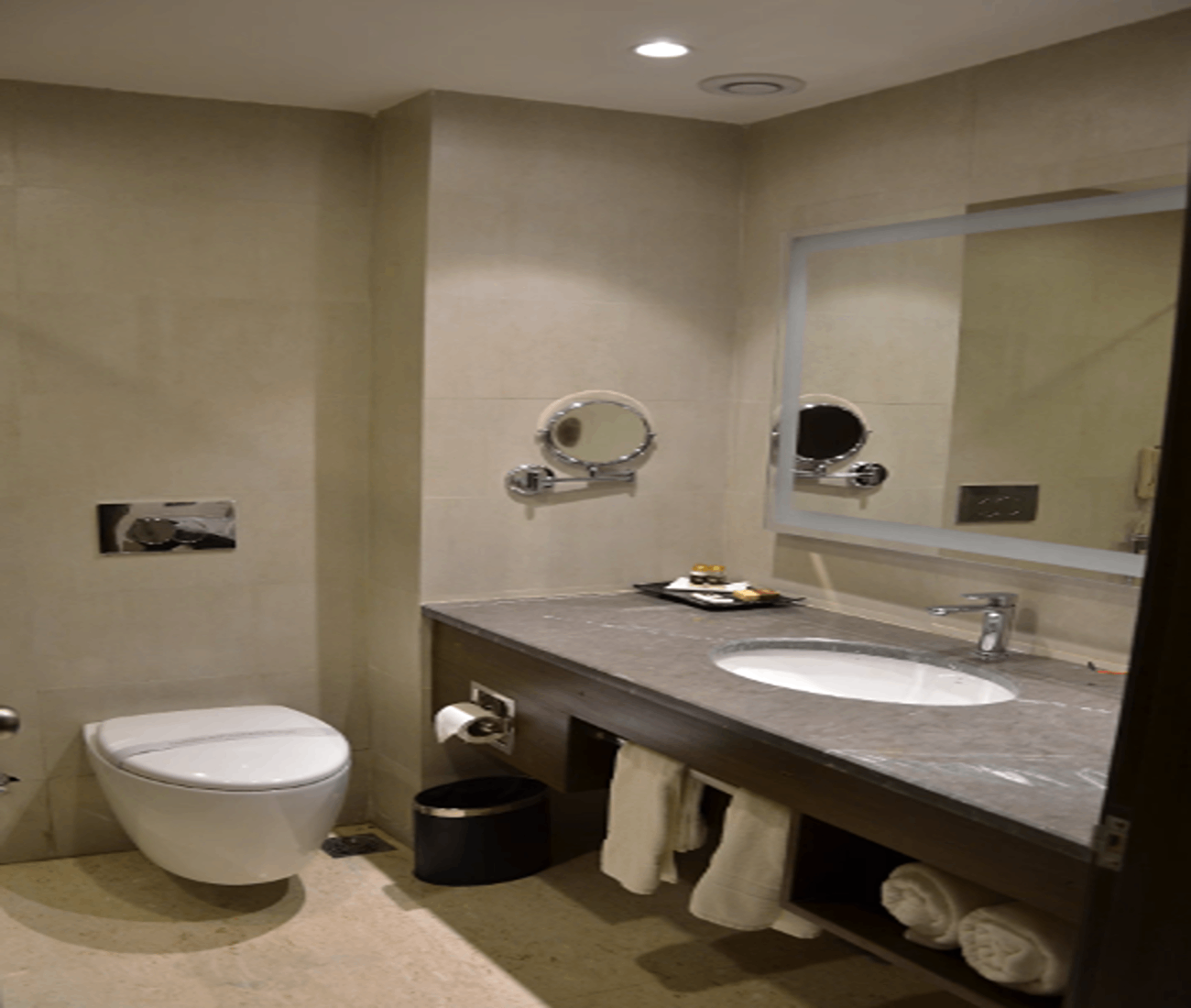 Hotel Milan Palace 20/20