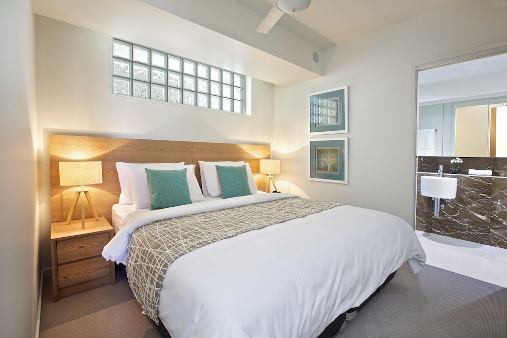 1 Bedroom, Apartment, King Bed, Water View, Bathtub