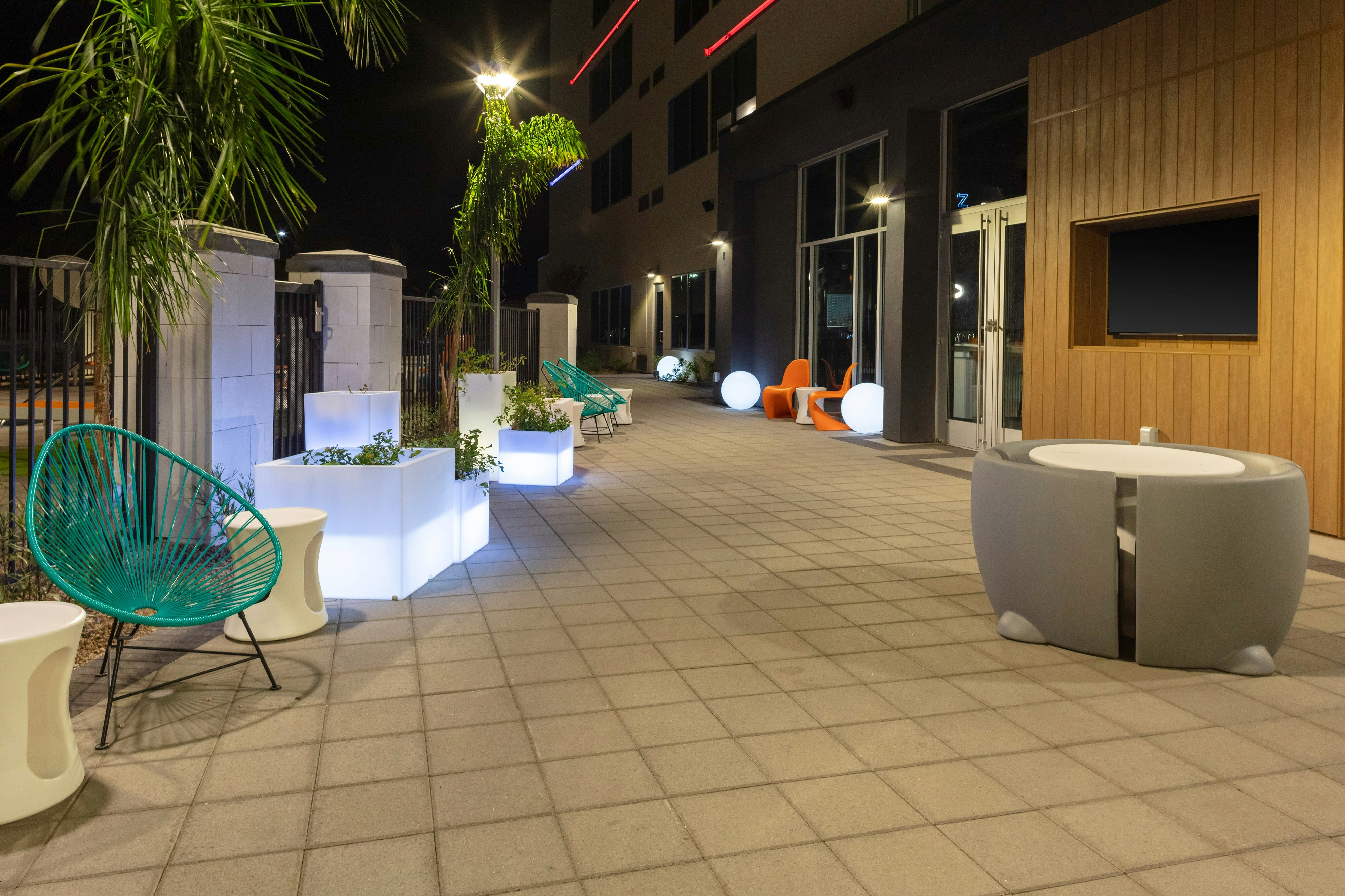 Aloft Glendale At Westgate 13/18