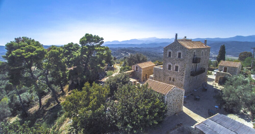 Pyrgos Petropoulaki 41/50