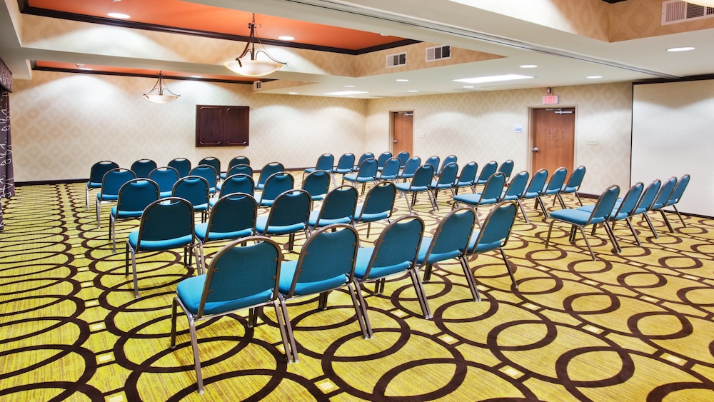 Holiday Inn Express Peachtree Corners Norcross 68/78