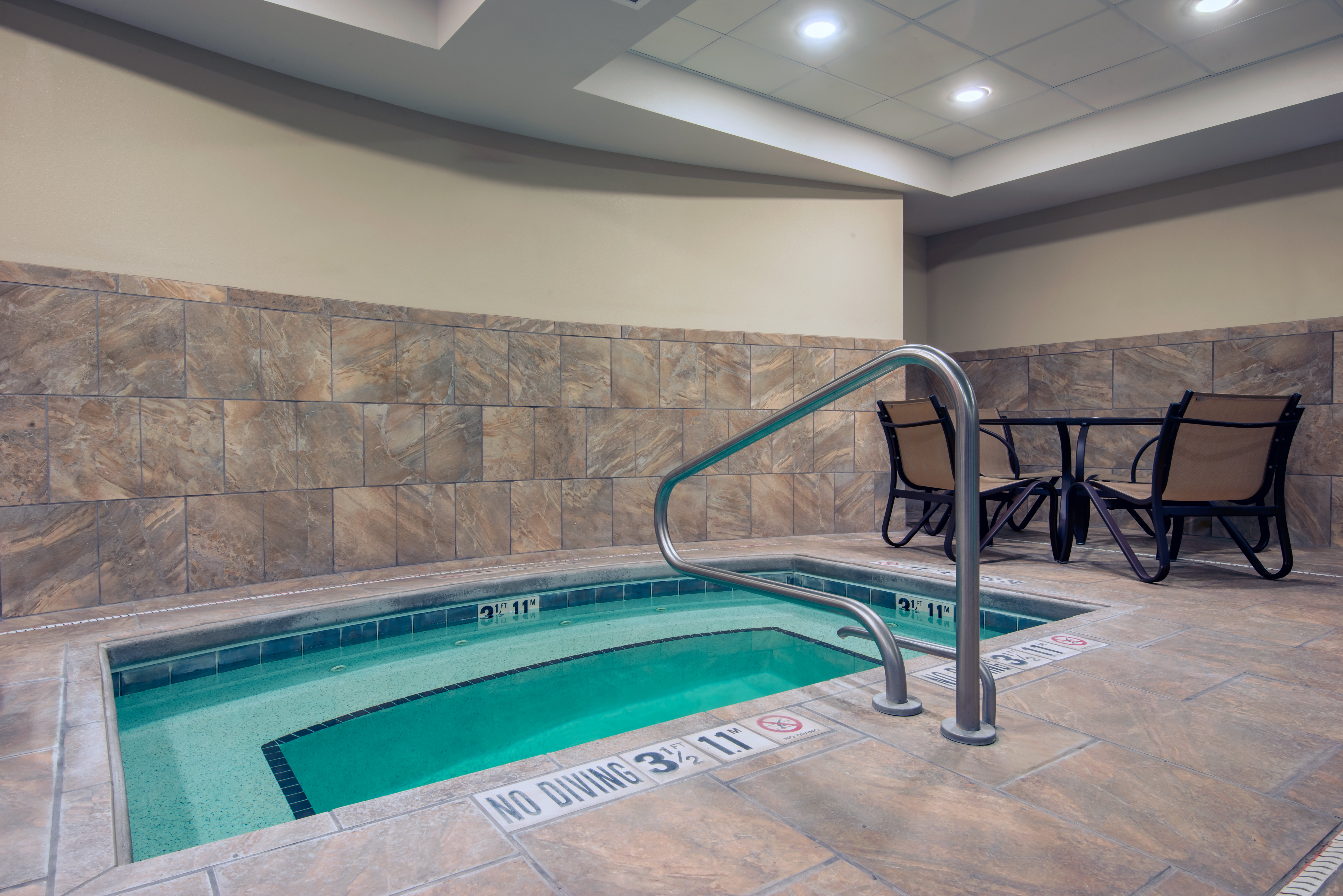 HOLIDAY INN EXPRESS HOTEL &amp; SUITES HOBBS 19/23