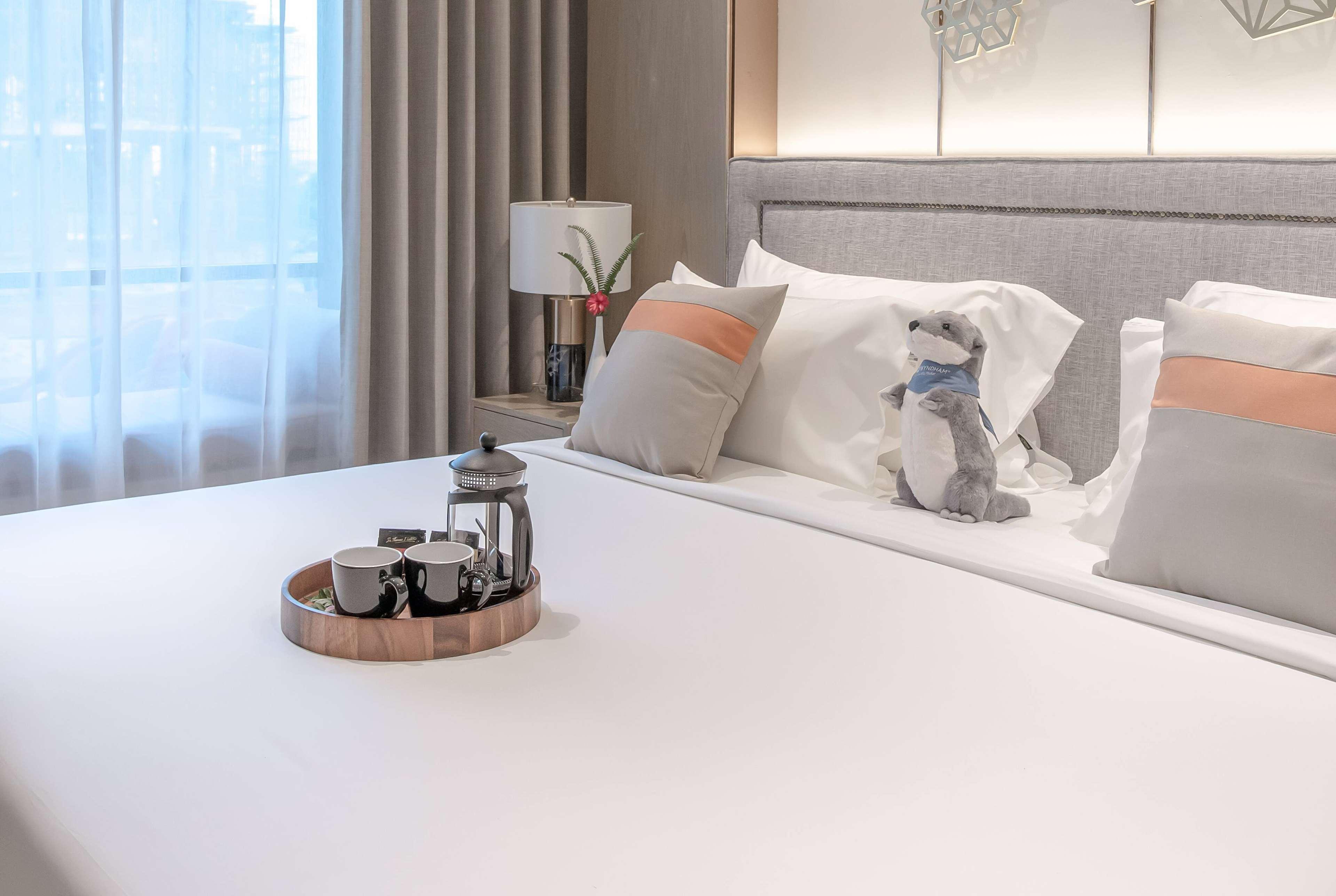Room, Pool Access, Accessible