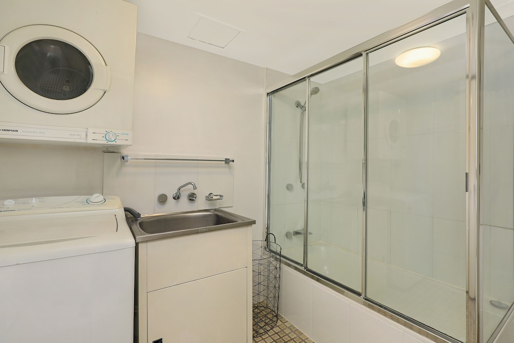 Palmerston Tower Holiday Apartments 36/36