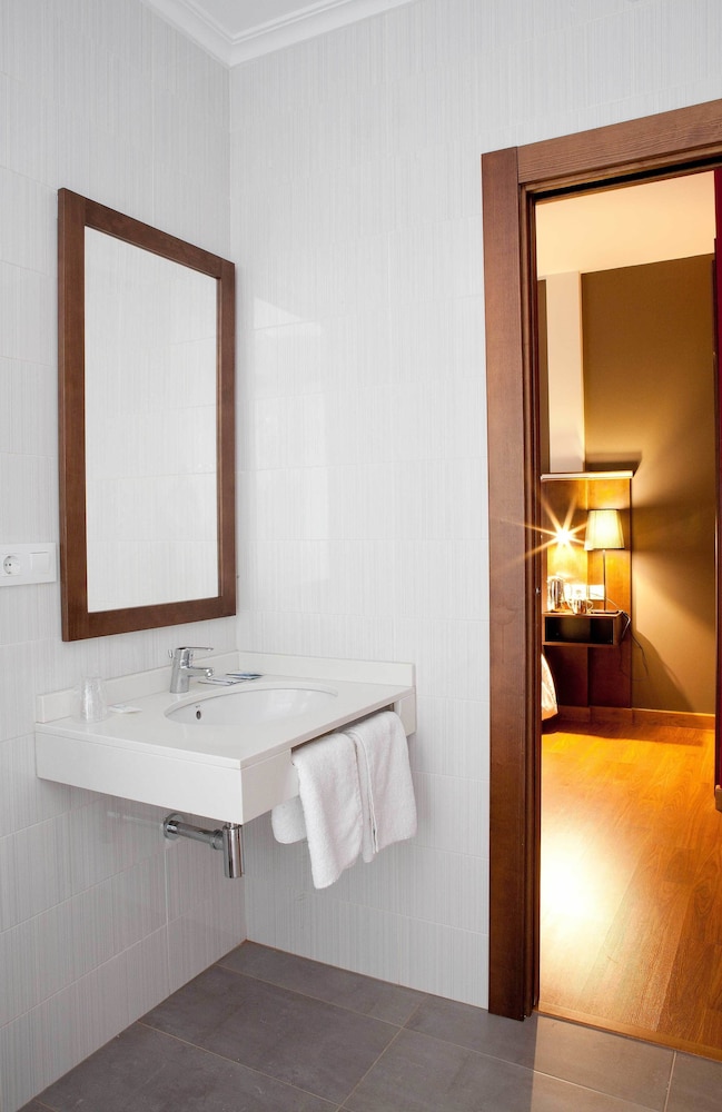 Plaza Manjon Hotel 27/28