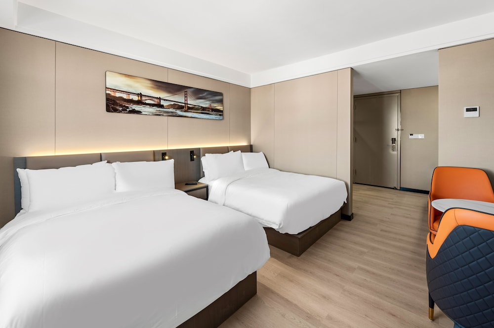 LY New York Hotel 8/24