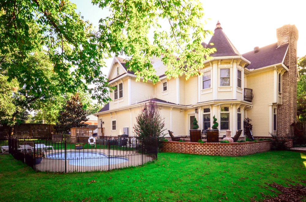 The Victoria B & B 65/71