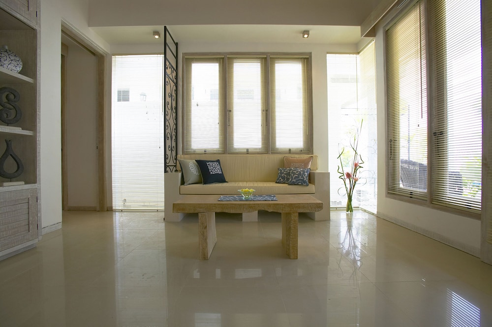 Artemis Villa And Hotel 8/46