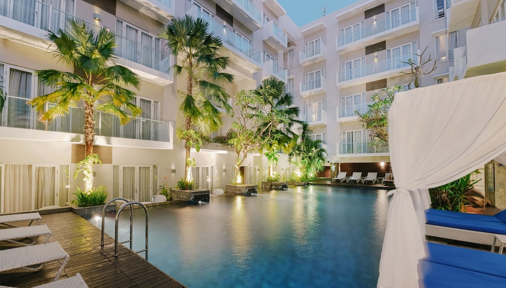 Grand Ixora Kuta Resort 70/73