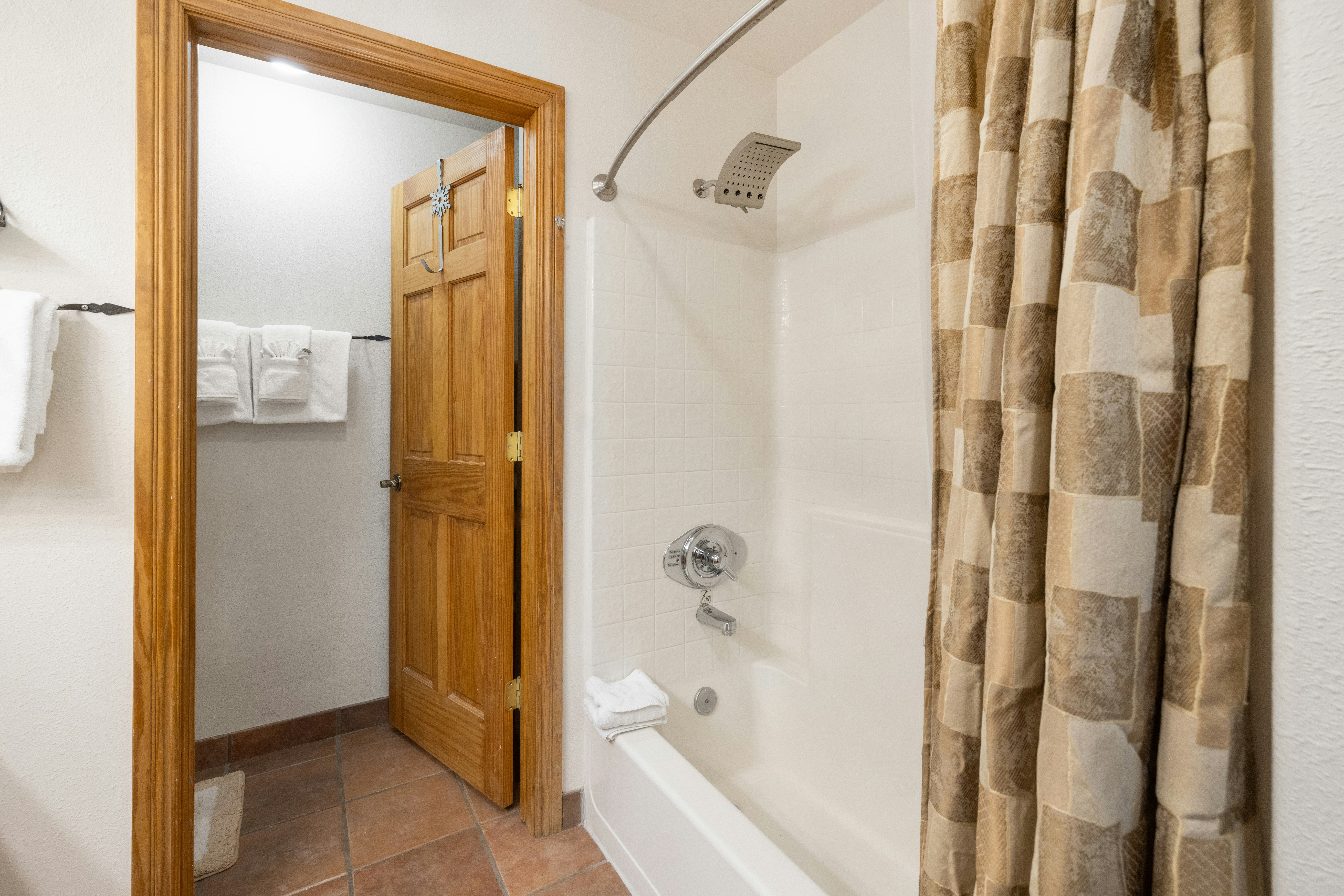 Gateway Mountain Lodge 72/75