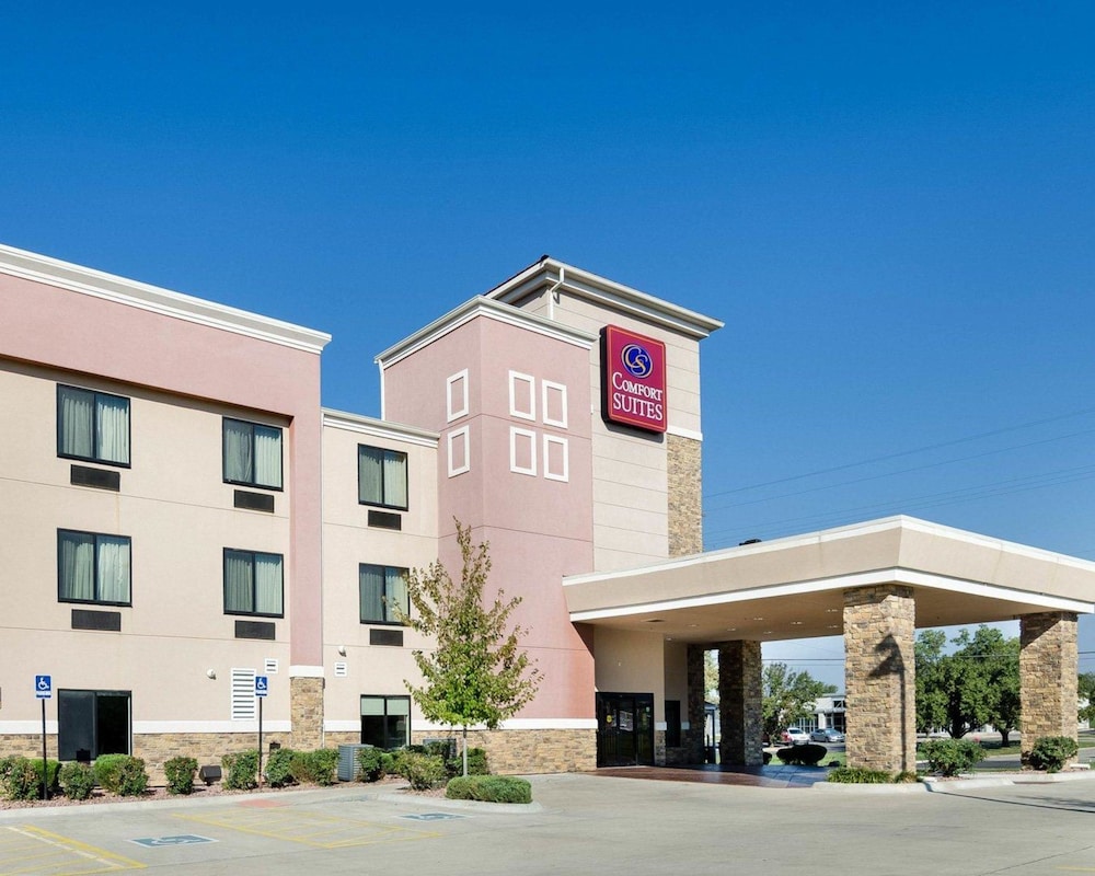 Comfort Suites Topeka Northwest 2/32
