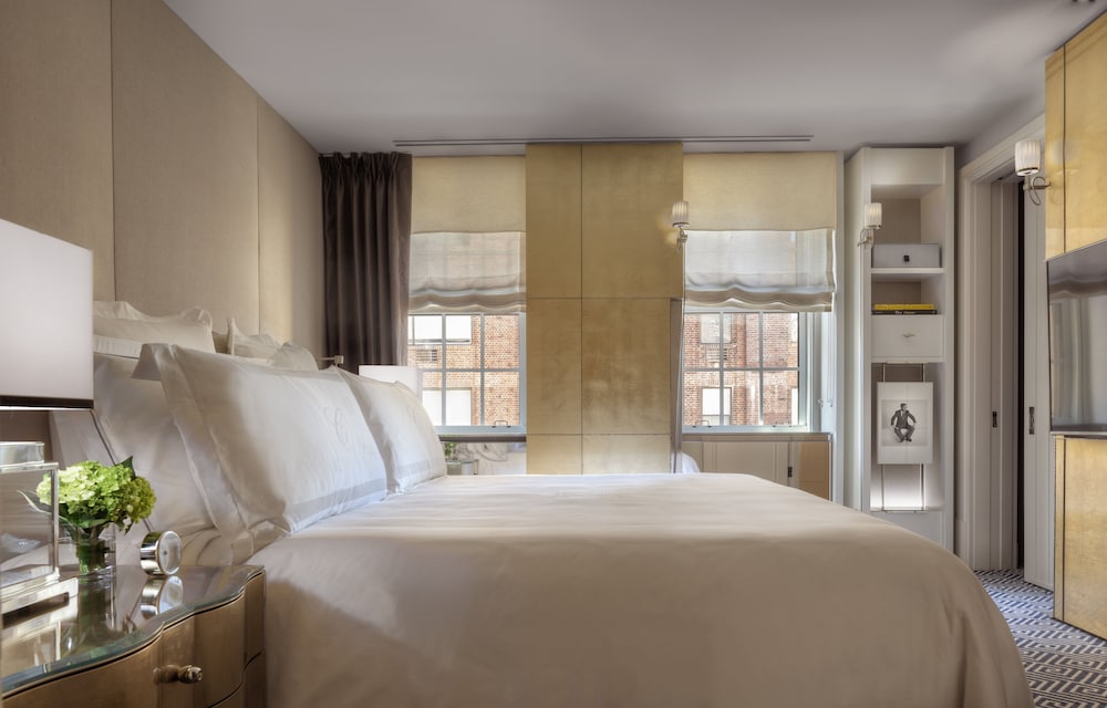 CARLYLE, SUITE