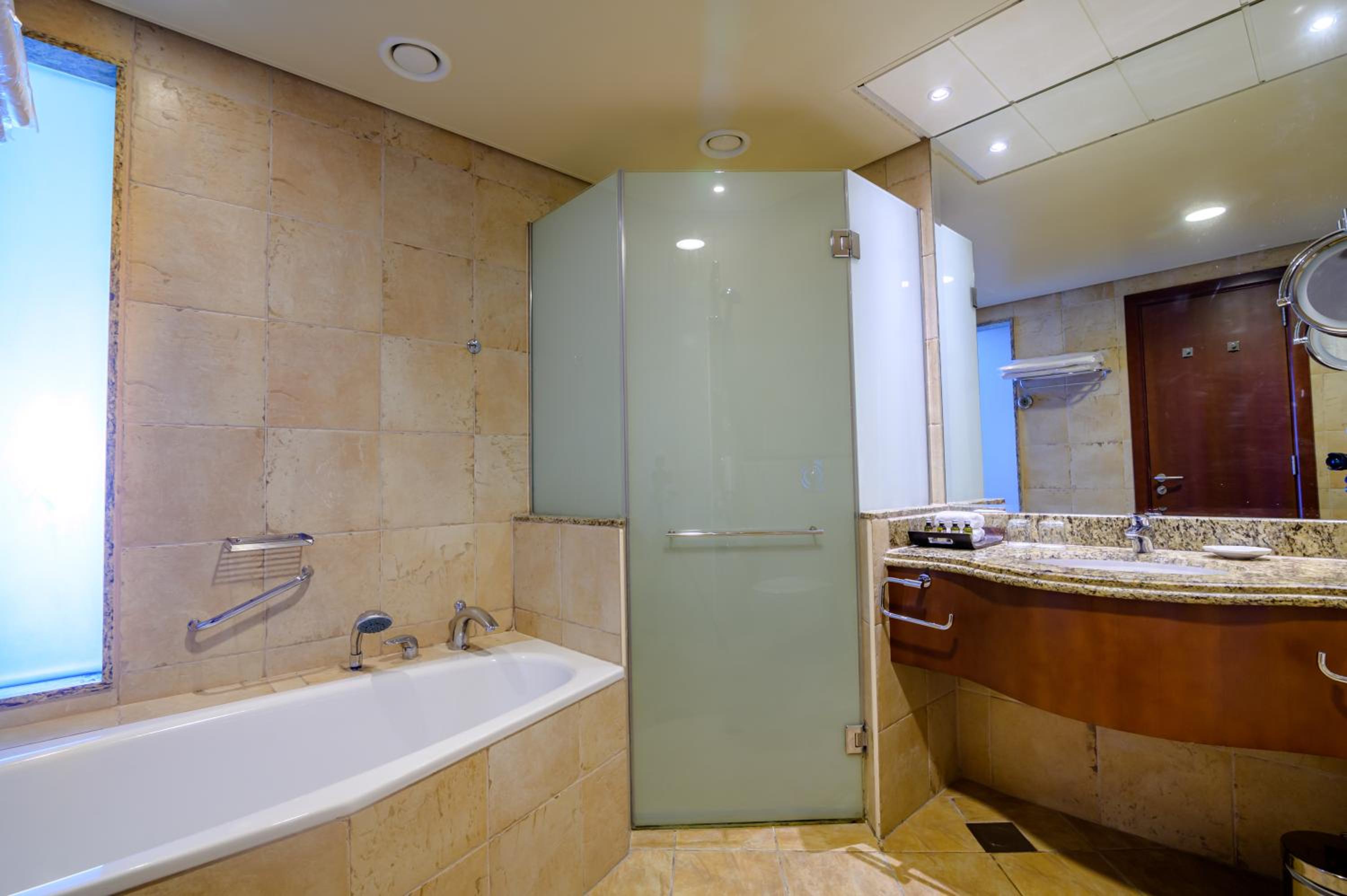 2 Bedrooms, Garden, Family, Villa, Beach Front, Dining Area, Private Garden, Terrace، Danat Jebel Dhanna Resort 6/6