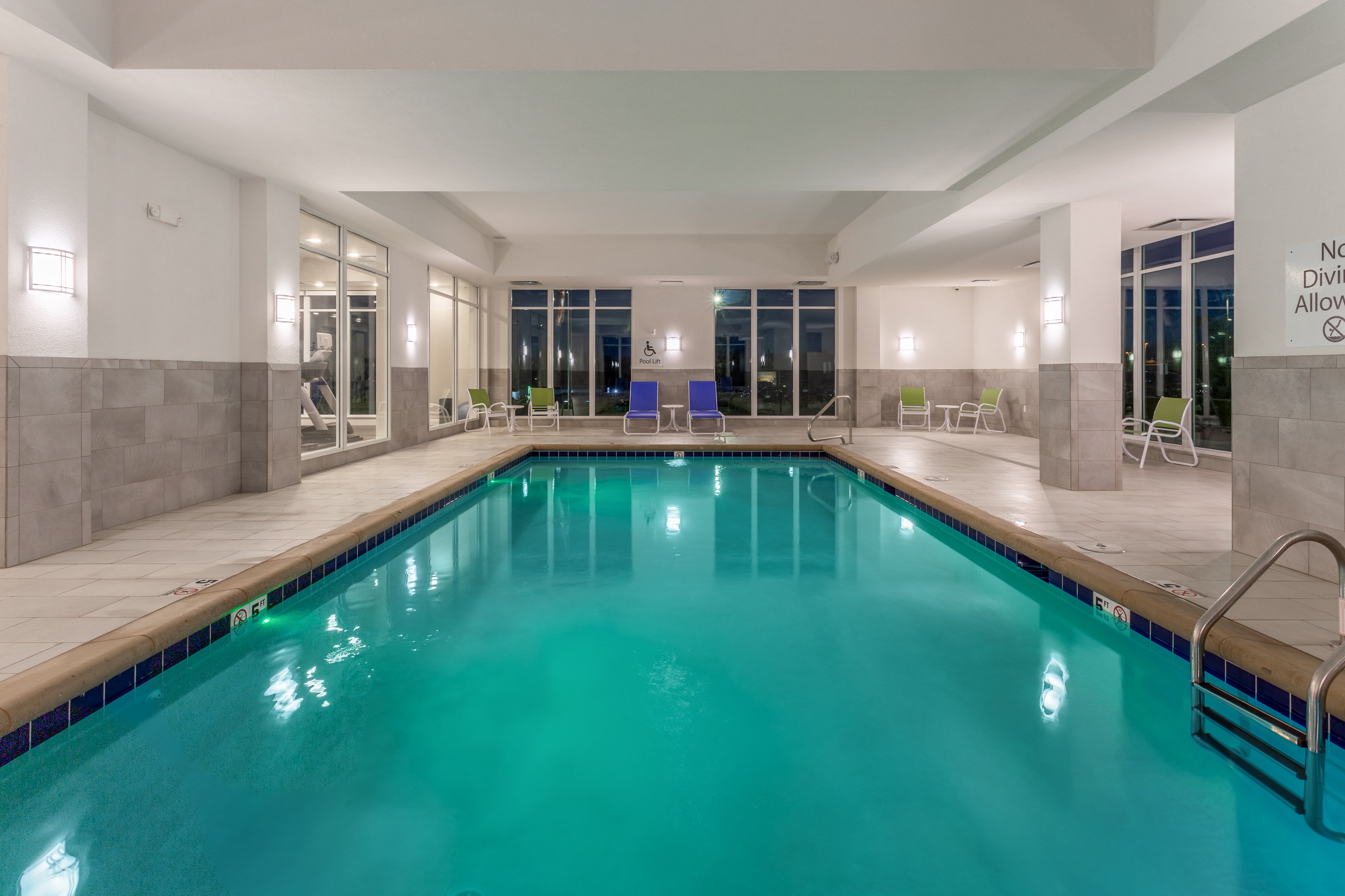 Holiday Inn & Suites Jefferson City 20/42