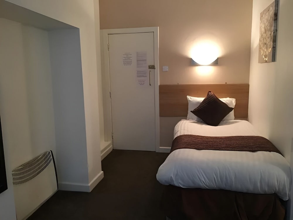 ROOM, SINGLE