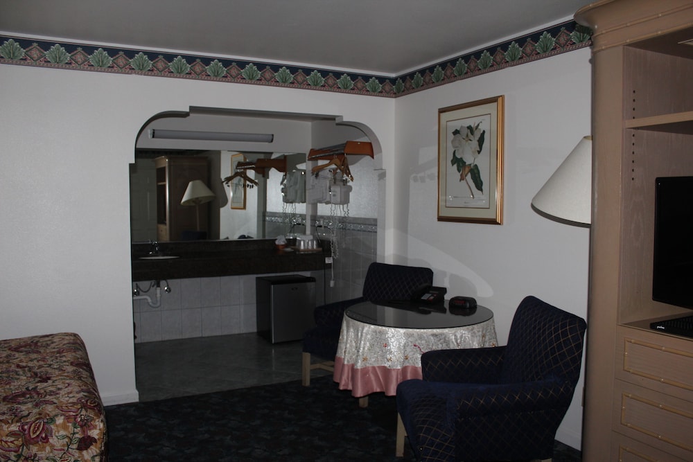 Best Whittier Inn 7/53