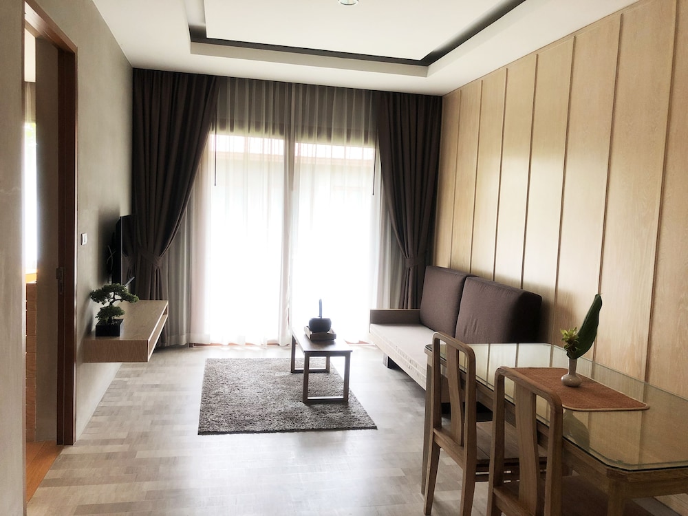 Chu Hotel 35/77