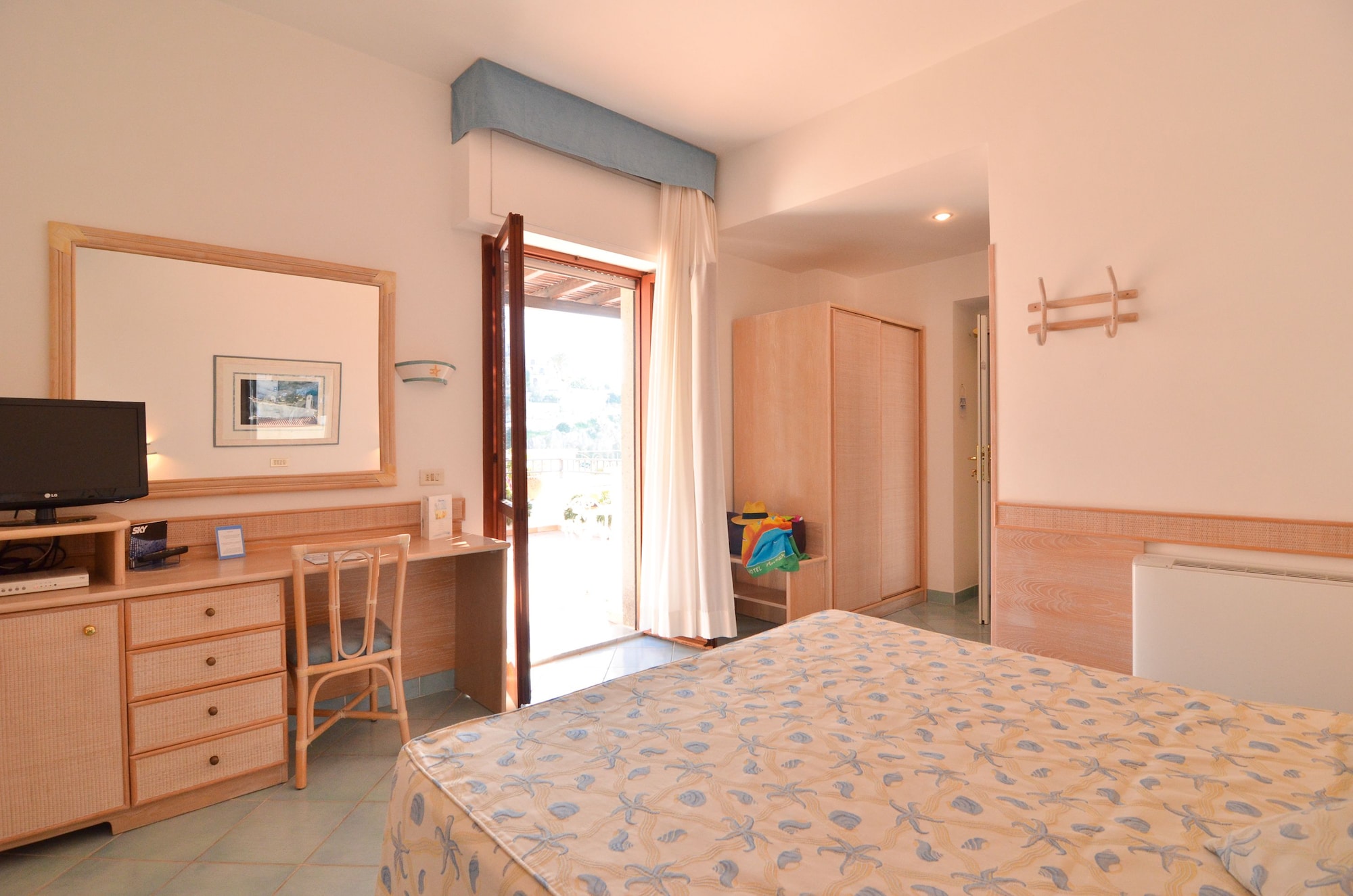 غرفة بسرير كوين بشرفة، Aurora Hotel & Suites Sul Mare 6/10