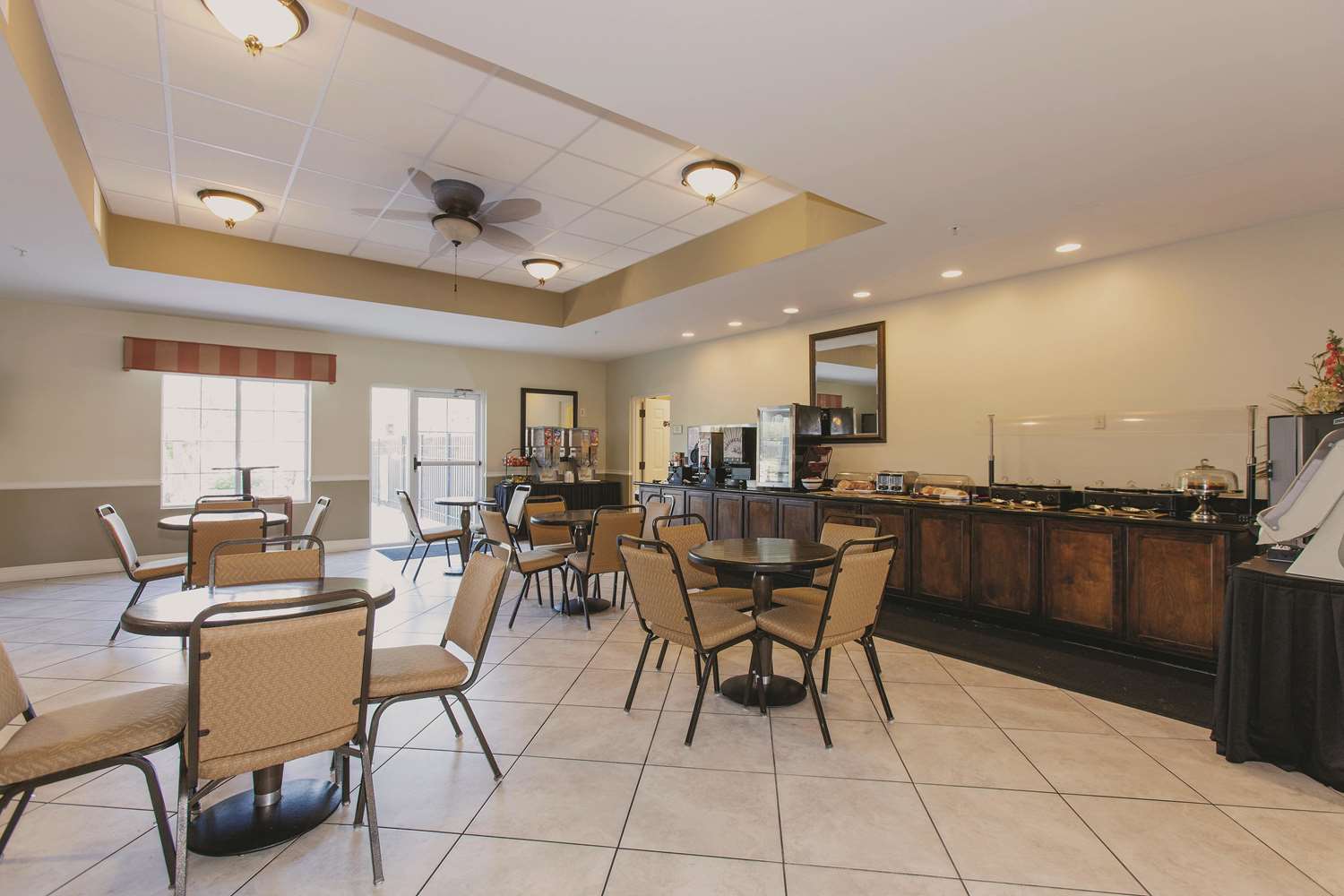 restaurant cafeteria