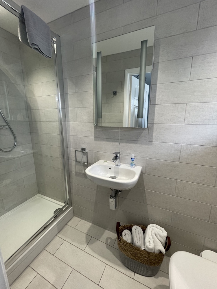 Grosvenor Lodge Guest House 15/18