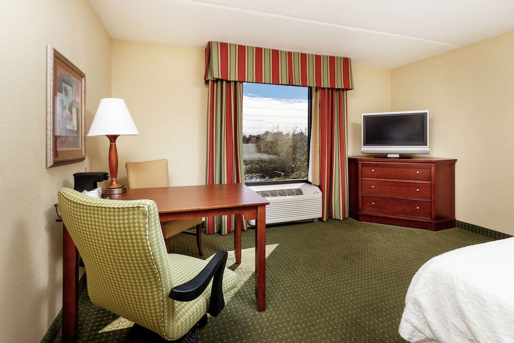 Hampton Inn and Suites Navarre 34/53