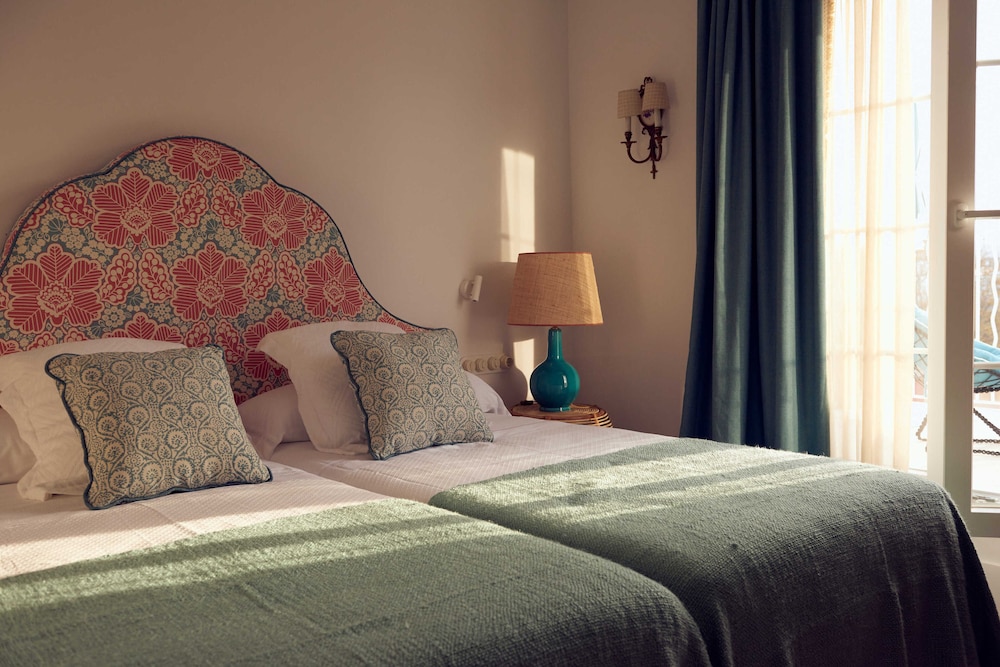 Cristine Bedfor Mahon Boutique Hotel 16/60
