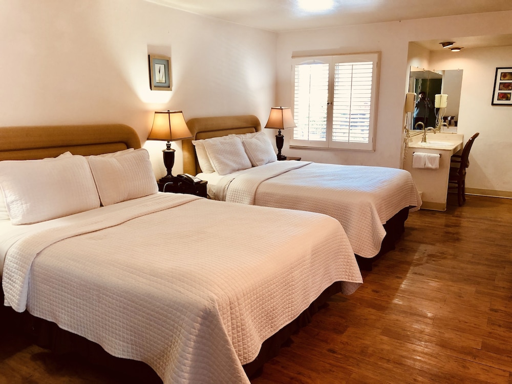 Carmel Resort Inn 32/72