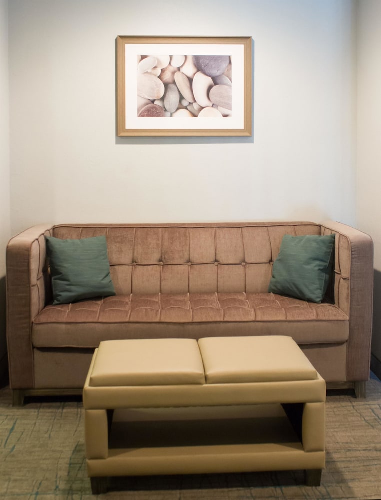 Baymont by Wyndham Maumee Toledo 25/37