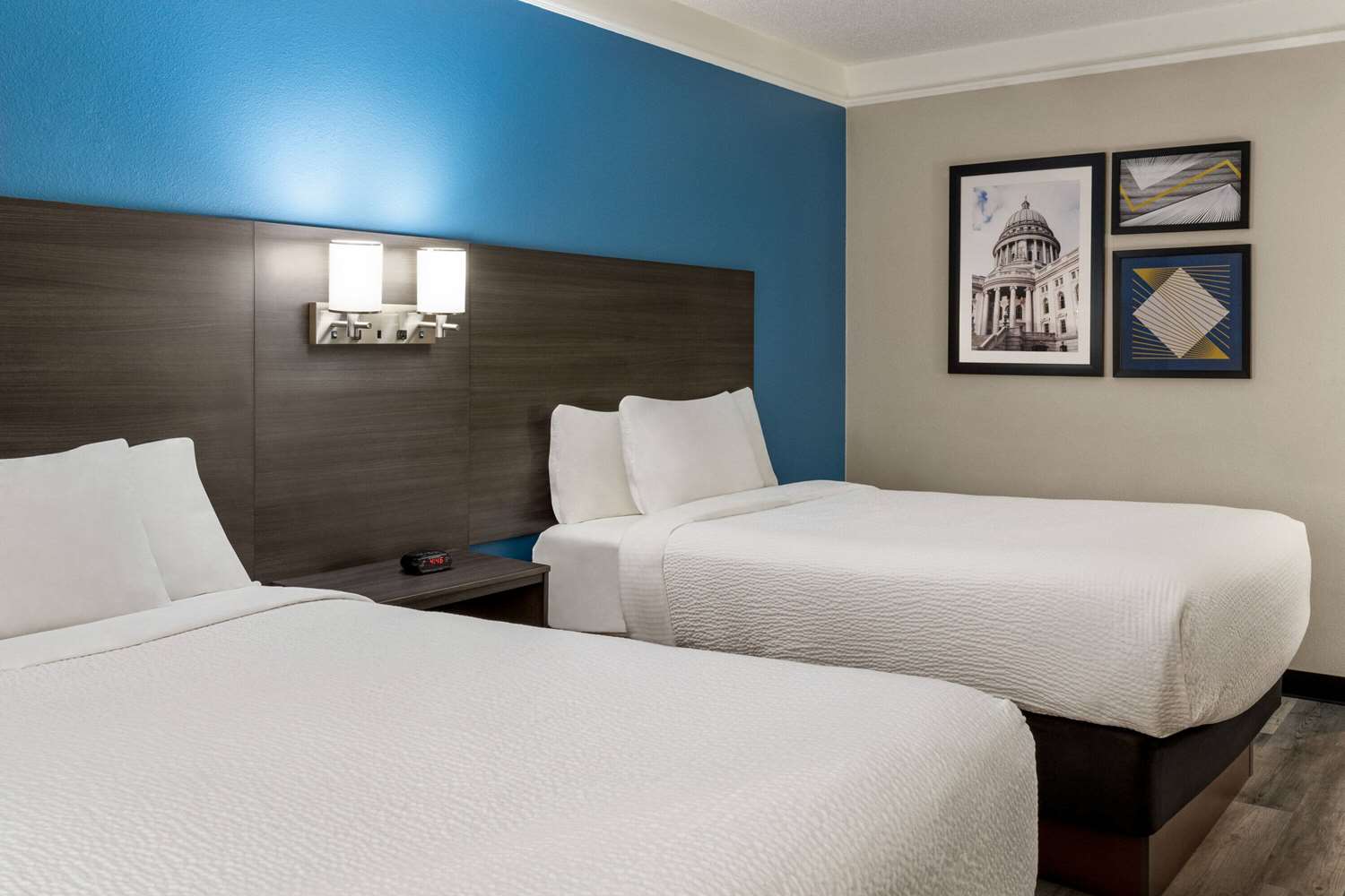 La Quinta Inn Suites Madison American Center 8/38