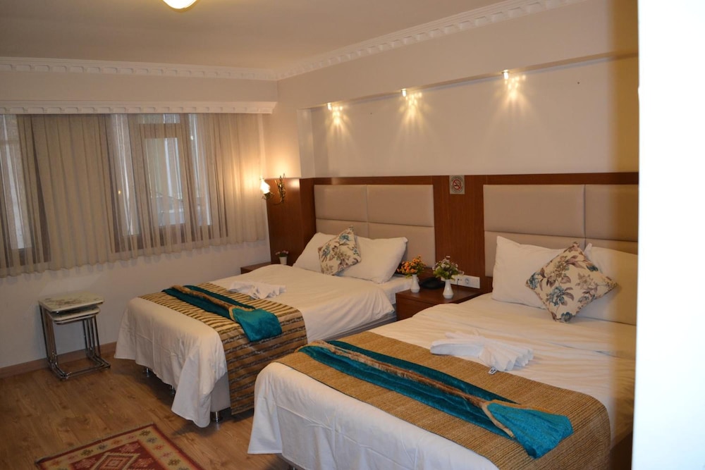 Peradise Hotel 18/50