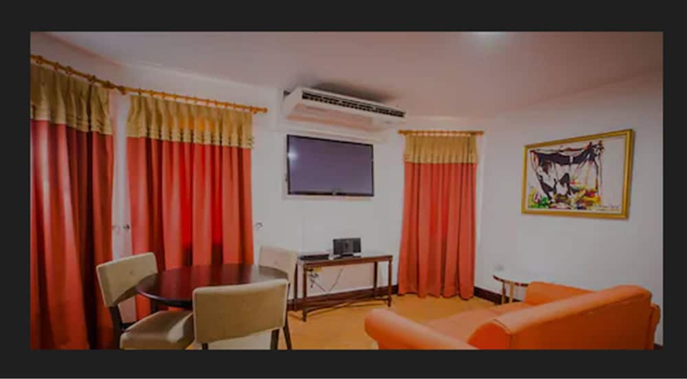 Altamont Court Hotel 46/73