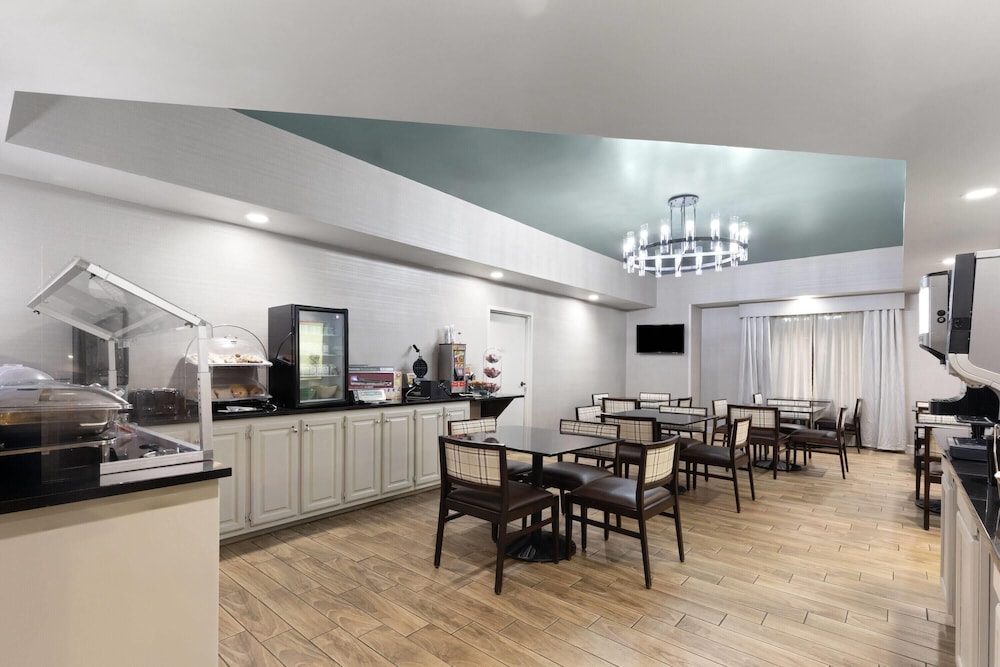 Wingate by Wyndham Greensboro/Coliseum 44/53