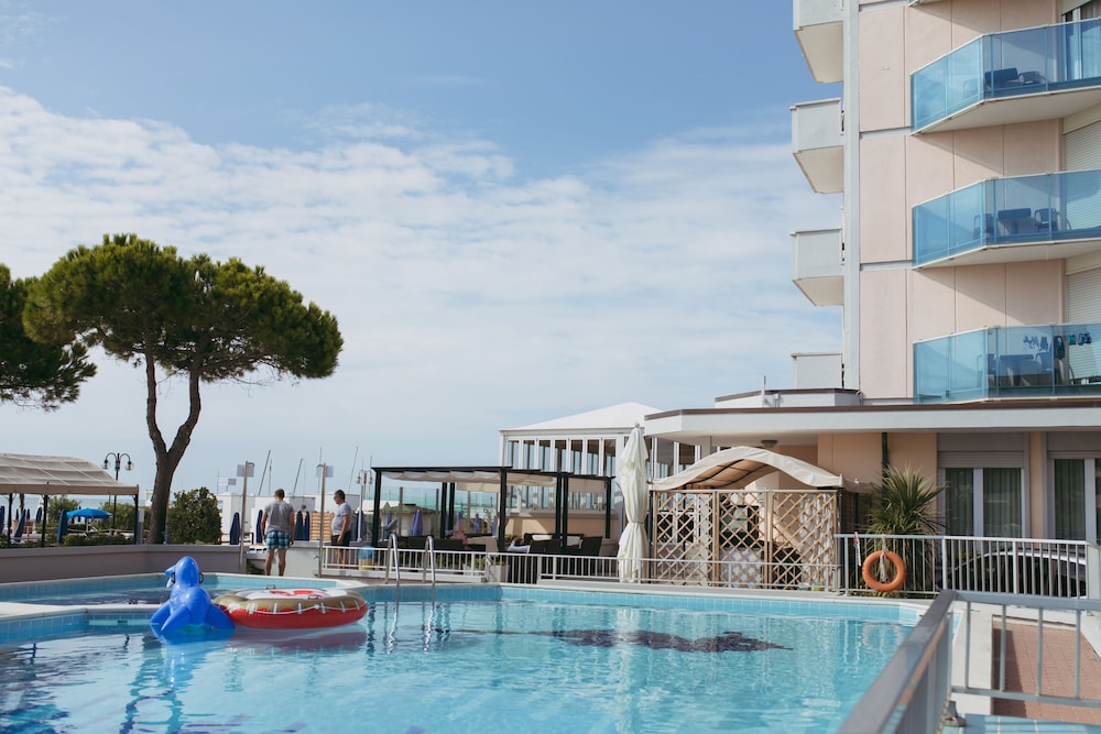 Hotel La Bussola 41/50