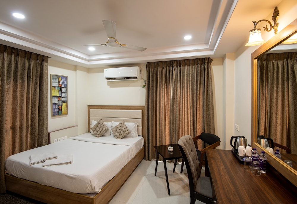 M Square Hotel 18/40