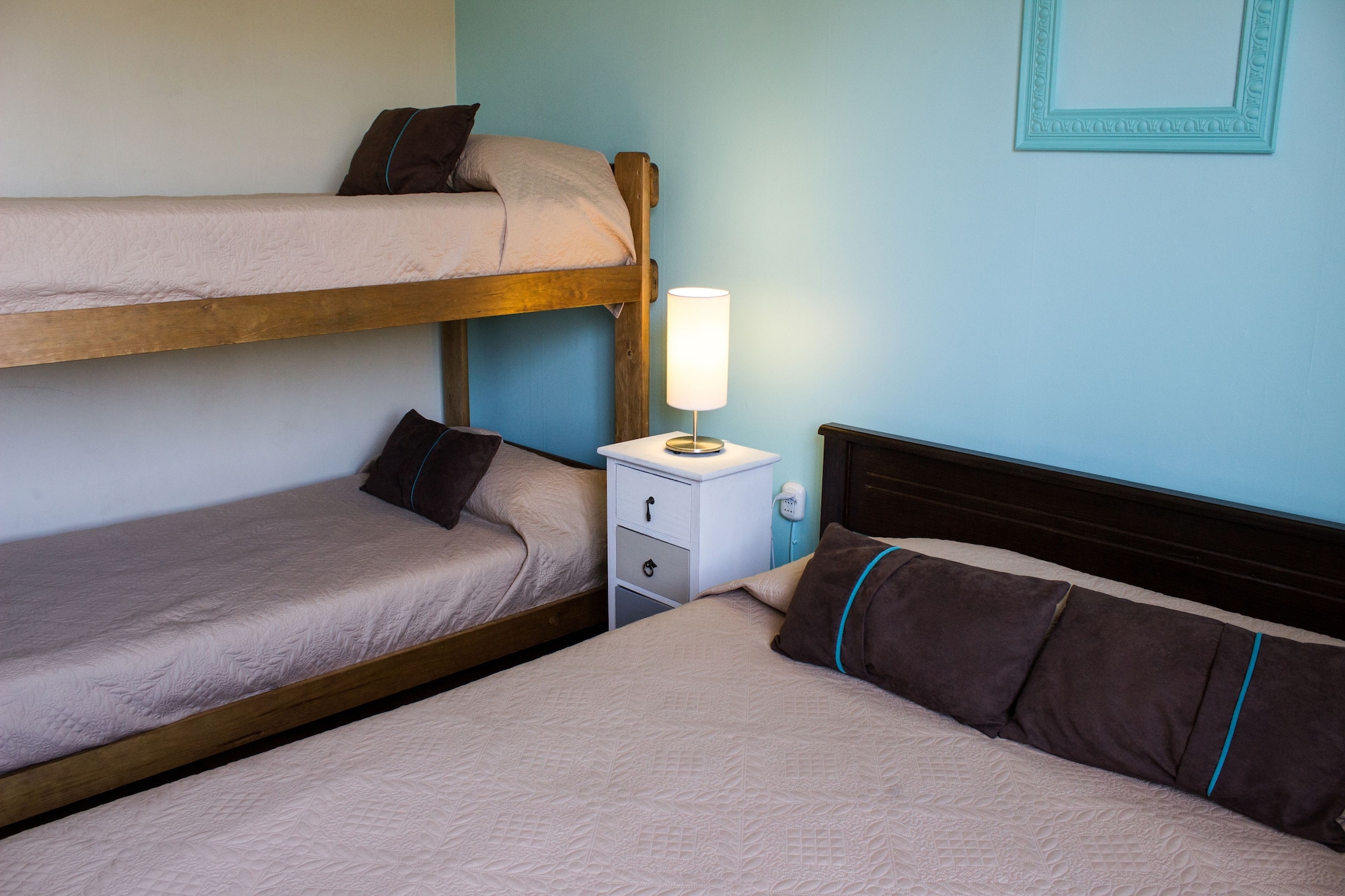 ROOM, QUADRUPLE, SHARED BATHROOM