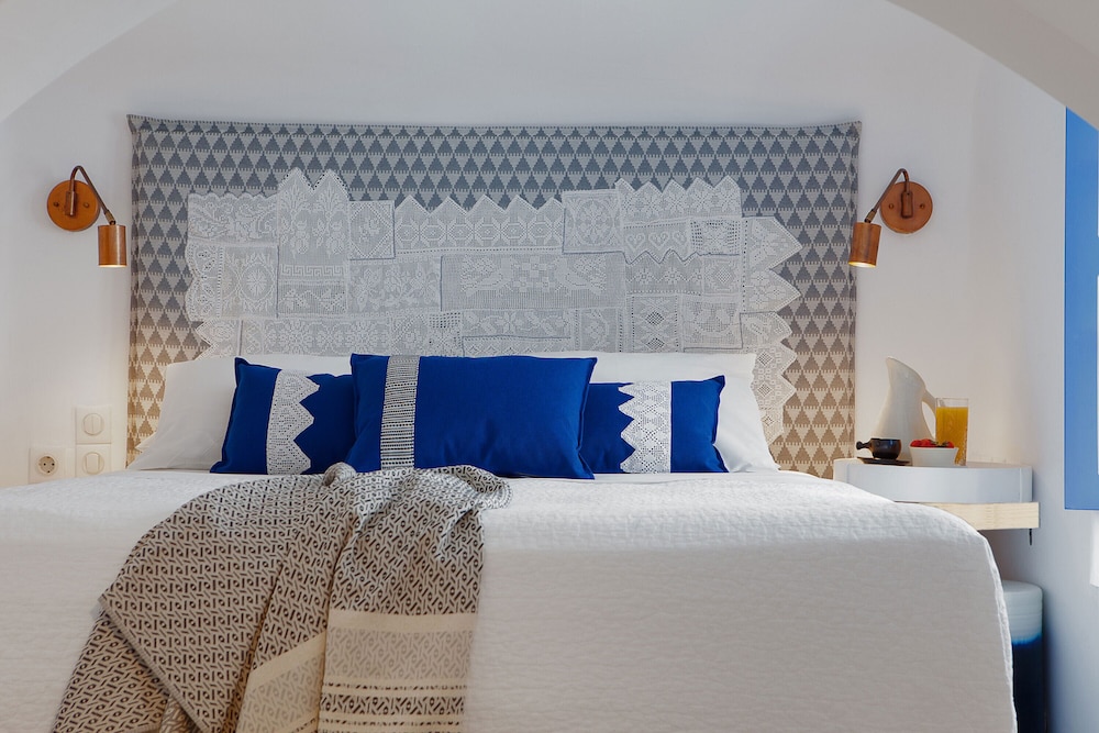 Suite, Queen Bed, Sunset View، Esperas Santorini 4/9