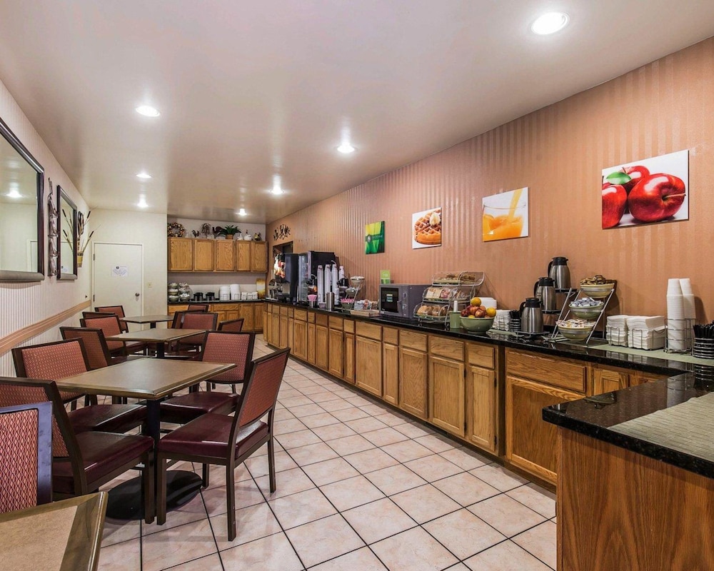 Quality Suites Moab near Arches National Park 39/42