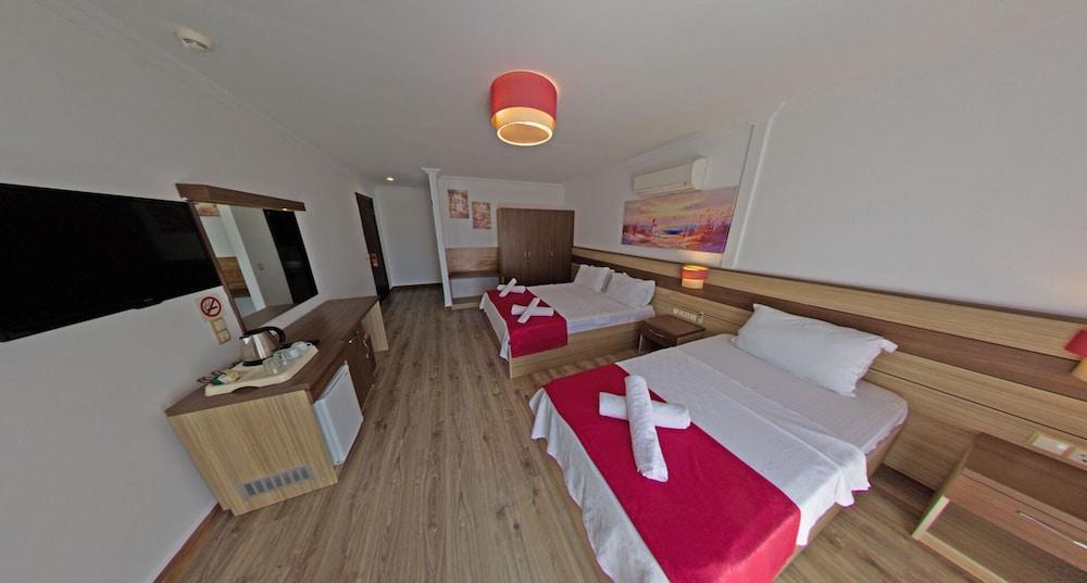Eden Pyara Hotel Turunc 66/106