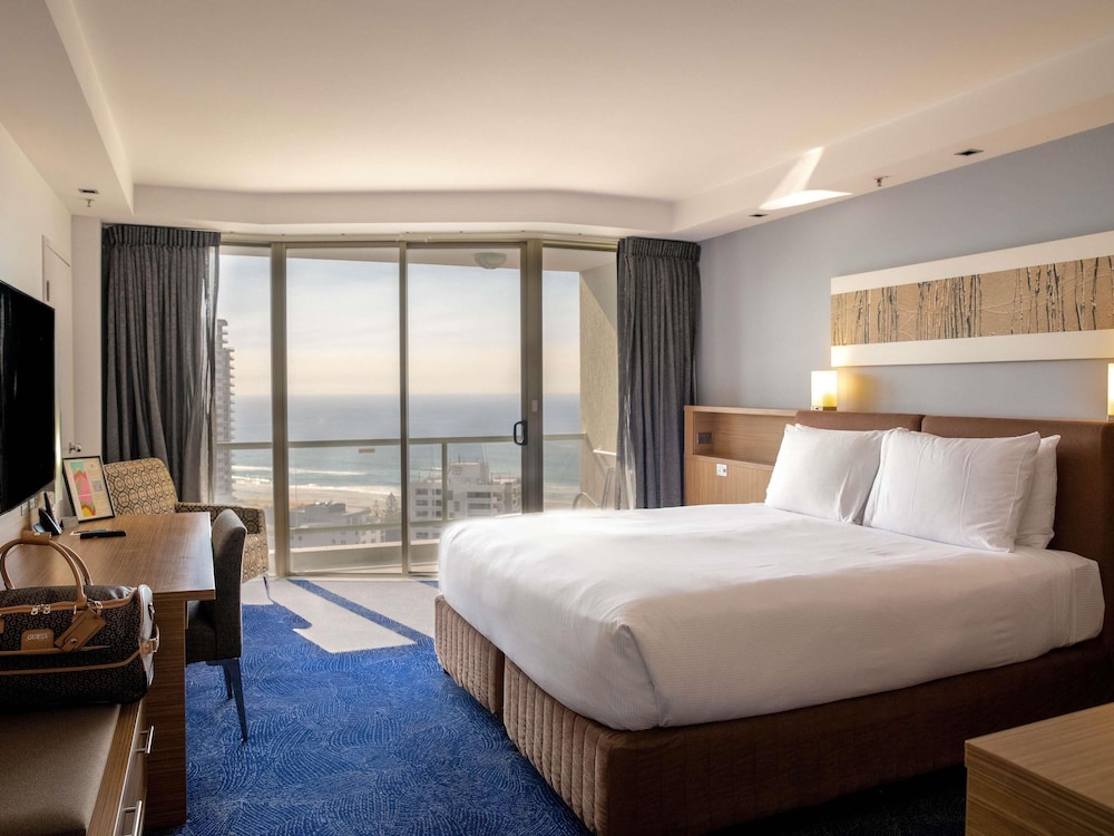 SUPERIOR, 2 DOUBLE BEDS, HINTERLAND VIEW