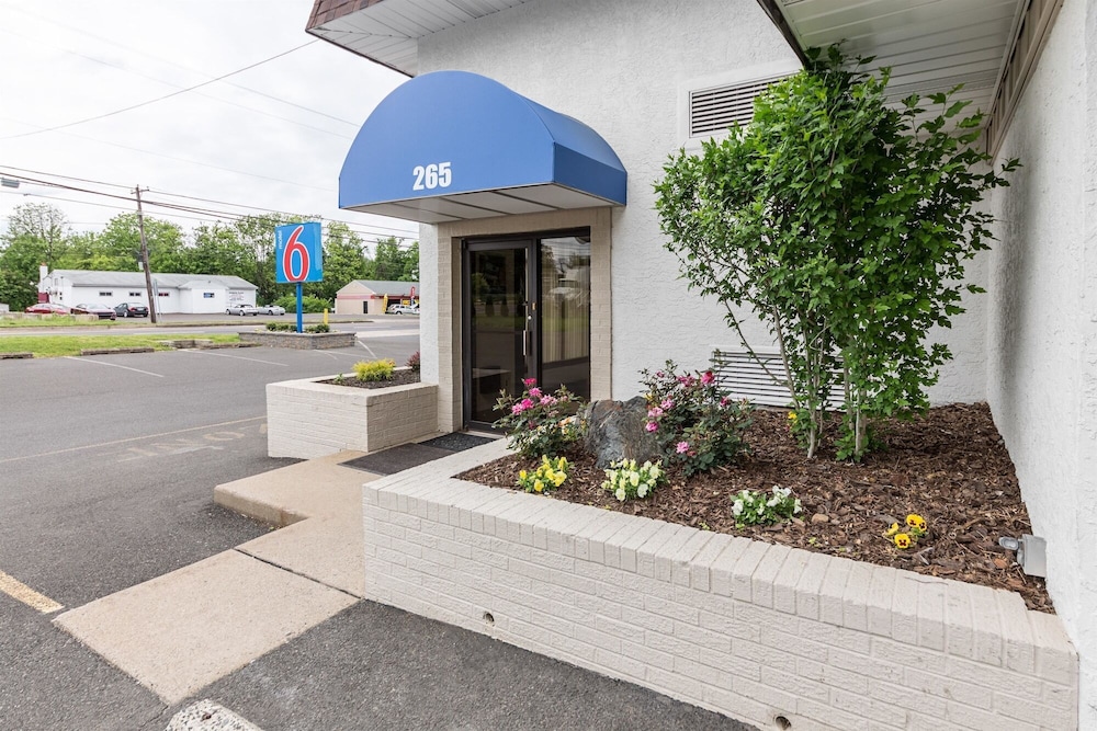 Motel6 Warminster, PA 41/48