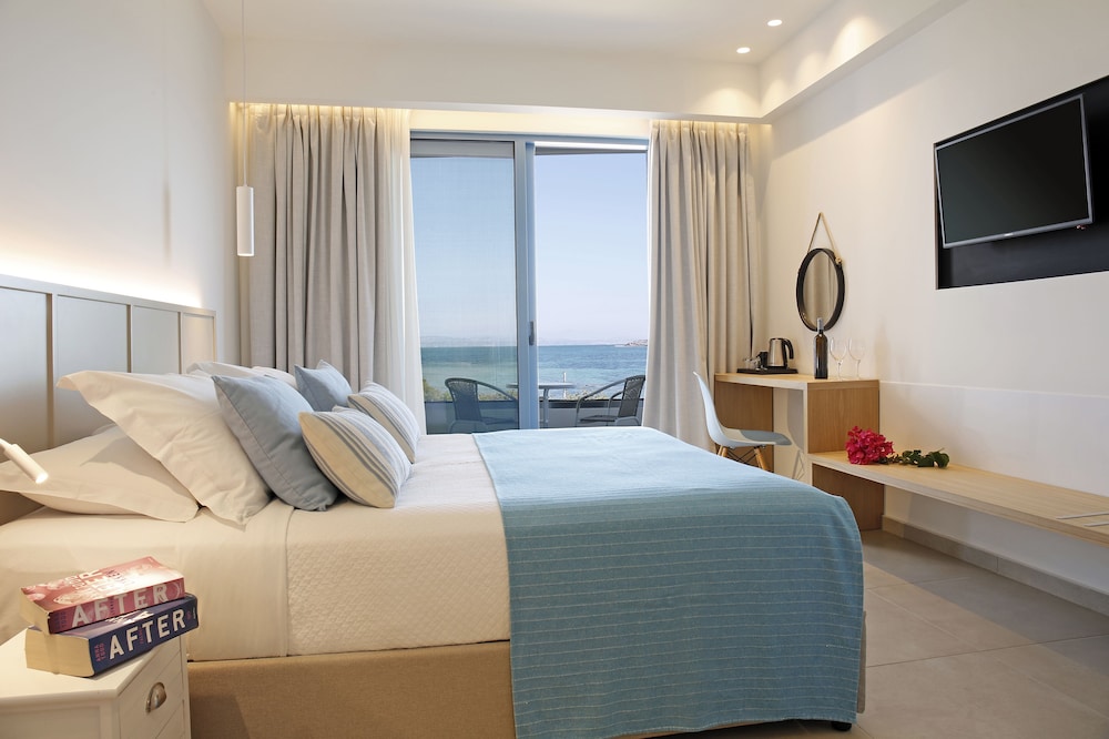 Oasis Beach Hotel Spa 24/76
