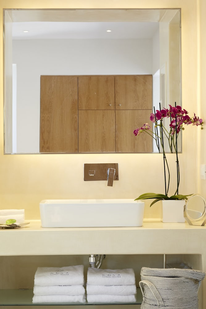 Nova Luxury Suites 7/50
