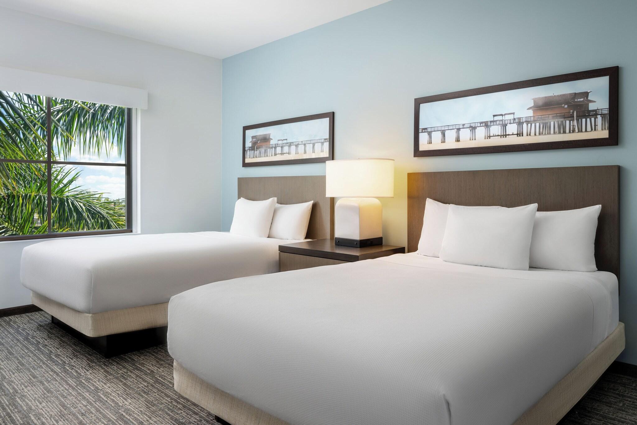Guest Room, King Bed, Den