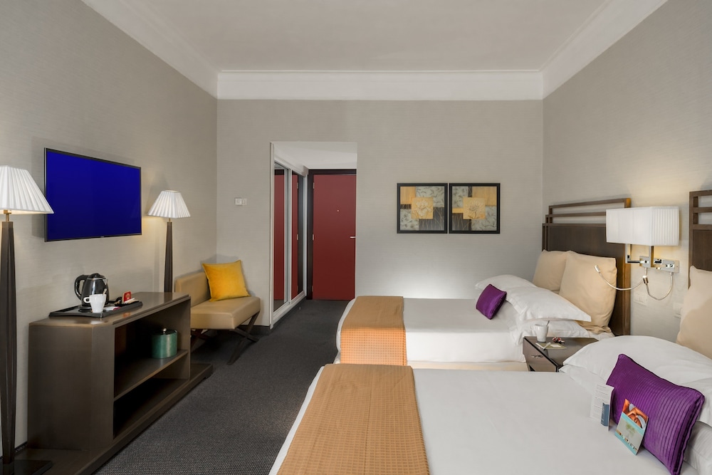 Crowne Plaza St Peter S 15/77
